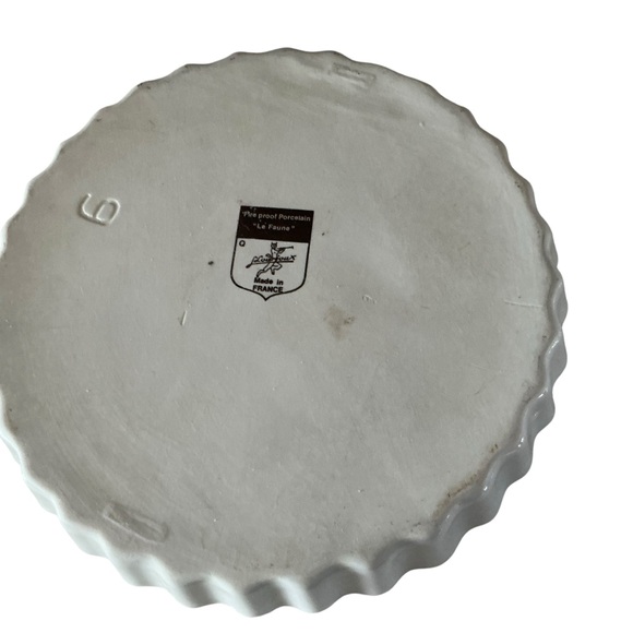 Vintage Lourioux Le Faune Made in France white flower ceramic pie dish - Picture 3 of 4